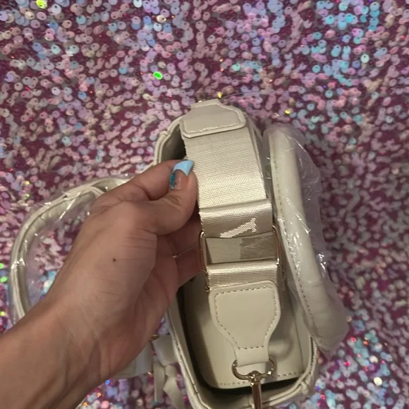 Cream Color Valentino Orlando Handbag - Picture 8 of 10